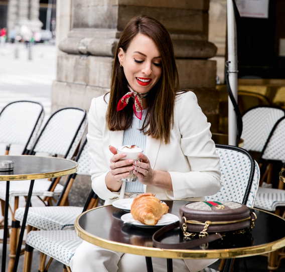 attire to carry for a restaurant